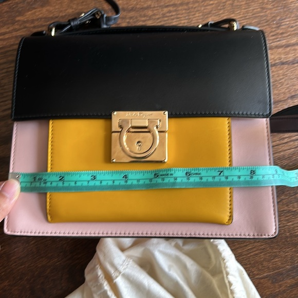 Authentic Salvatore Ferragamo Marisol 21F564 handbag/ shoulder bag - Picture 15 of 16